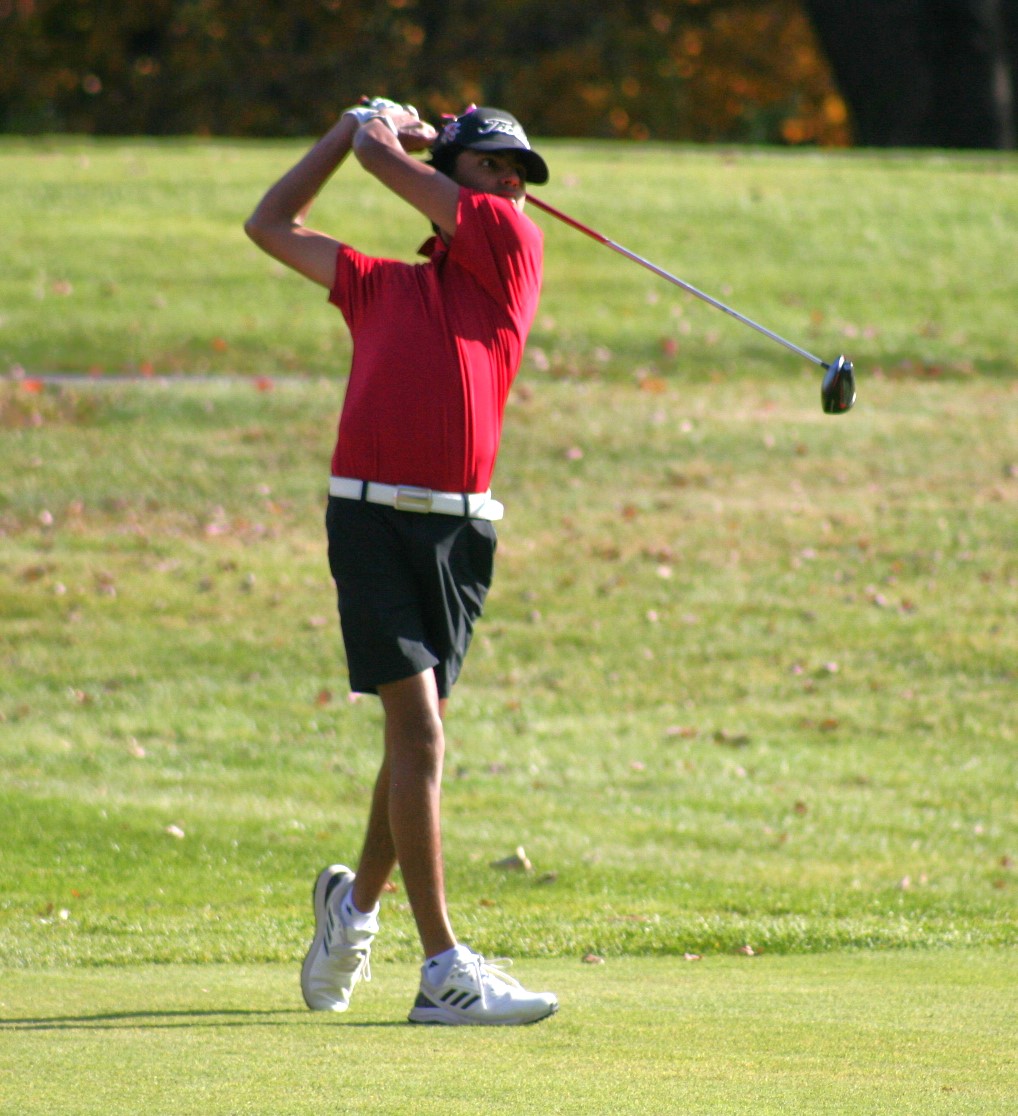 2024 Division 1 State Golf - Savar Bhasin tee shot